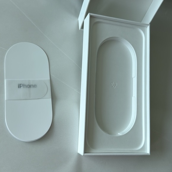 Apple iPhone 16 Pro Max BOX and Apple gift bag. - Picture 6 of 11